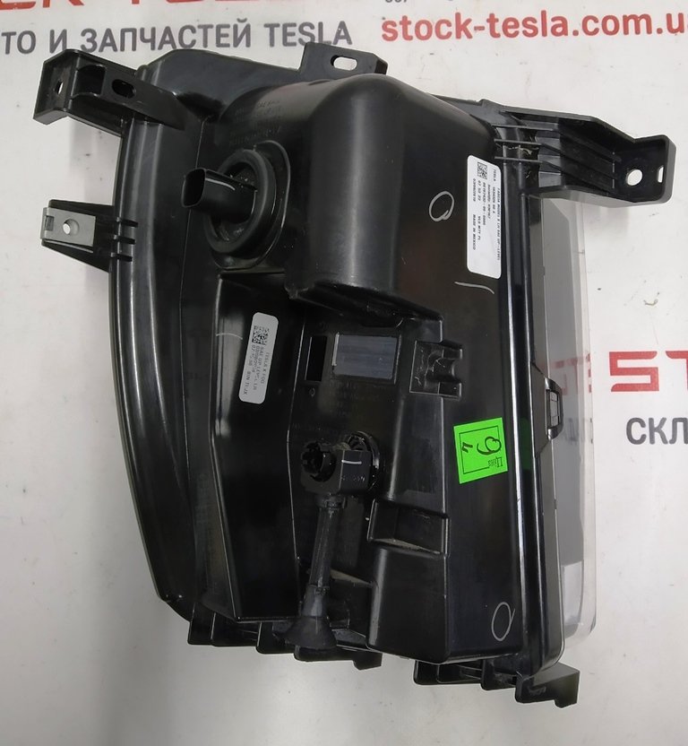 1 Venstre tåkelys UP-LEVEL Tesla Model X 1034326-00-C